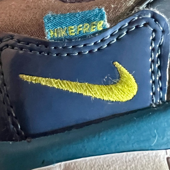 KIDS' DYNAMO FREE TRAINER IN PEWTER/ GREEN/ NAVY - Picture 7 of 7